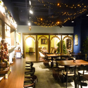 インド料理 ムンバイ 丸の内店 + The India Coffee House インドスイーツ ミタイ インドのお菓子 東京